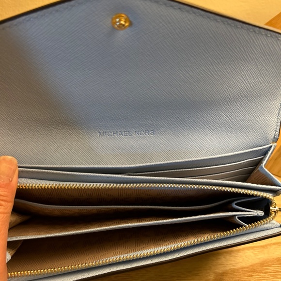 Michael Kors and Matching Wallet Set Tote - Picture 11 of 12